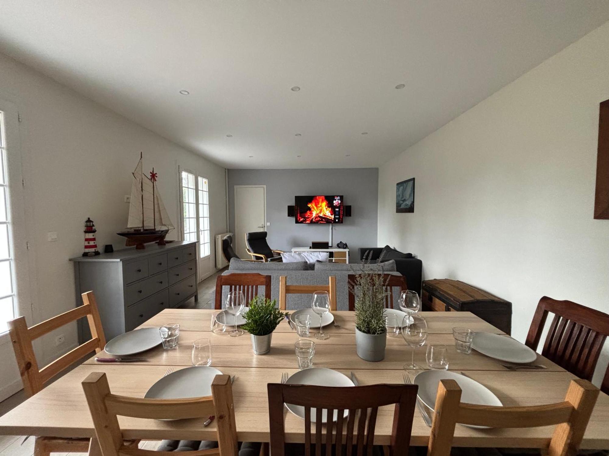 Trevieres La Fromagerie Maison Lumineuse Et Spacieuse Beau Sejour 5 Ch 2 Wc 1 Sdb Grand Jardin Clos 5Mn A Pied Commerces 10 Mn Plage Omaha Beach Proche Plages Du Debarquement מראה חיצוני תמונה